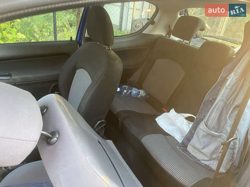 Хэтчбек Peugeot 206 2004 в Ременове