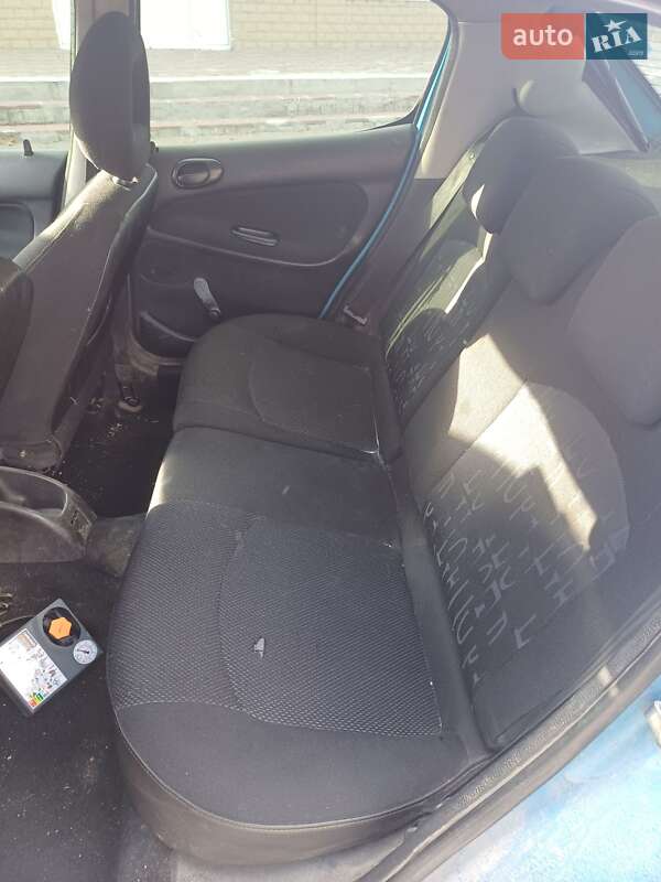 Хетчбек Peugeot 206 2001 в Дніпрі