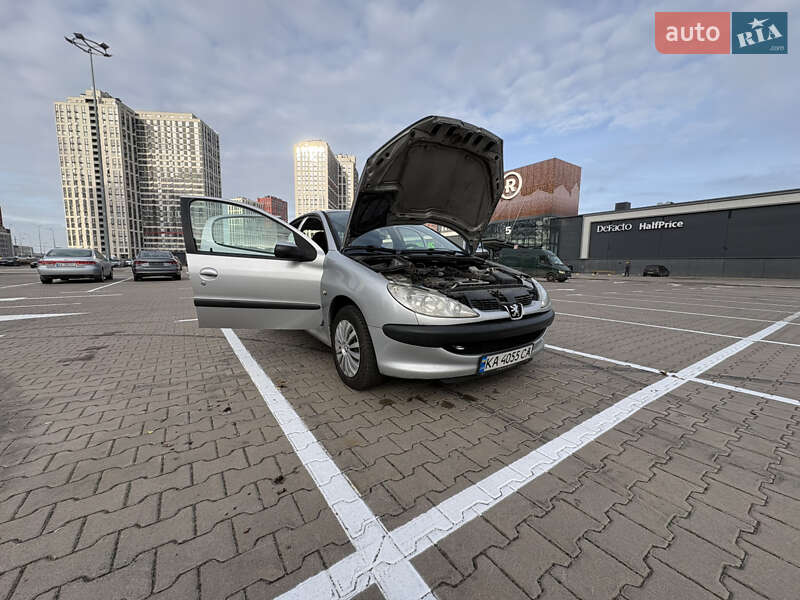Хетчбек Peugeot 206 2005 в Києві
