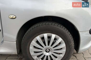 Хетчбек Peugeot 206 2005 в Києві