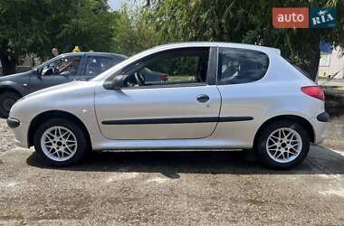 Хетчбек Peugeot 206 2000 в Каневі