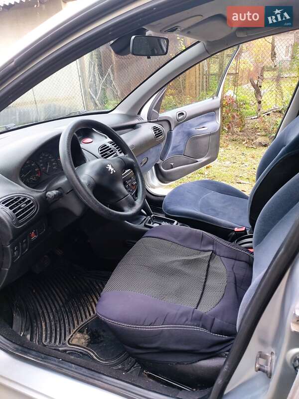 Хэтчбек Peugeot 206 1999 в Стрые