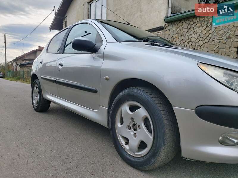 Хэтчбек Peugeot 206 1999 в Стрые