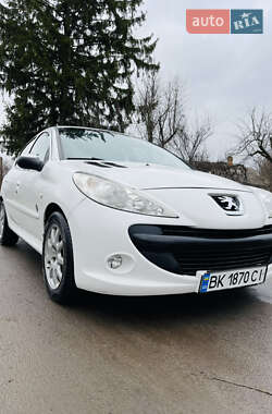 Хэтчбек Peugeot 206 2012 в Ровно