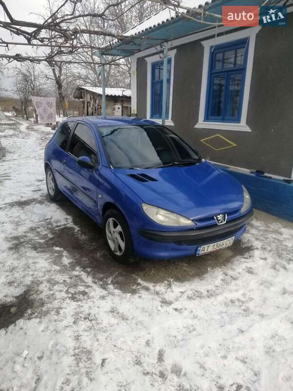 Хетчбек Peugeot 206 2001 в Новодністровську