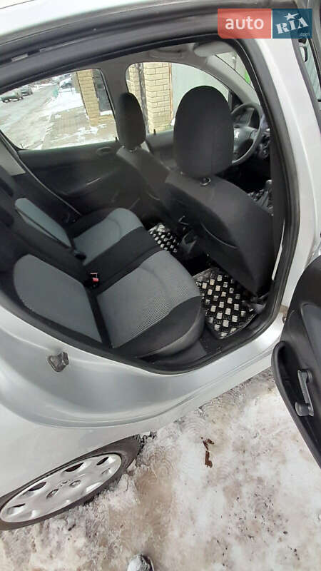 Хетчбек Peugeot 206 2004 в Хмельницькому