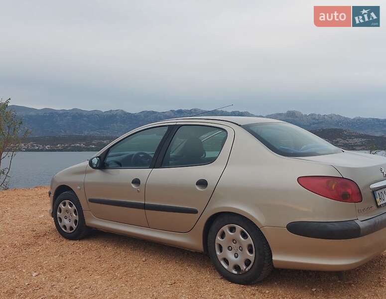 Седан Peugeot 206 2007 в Ужгороде