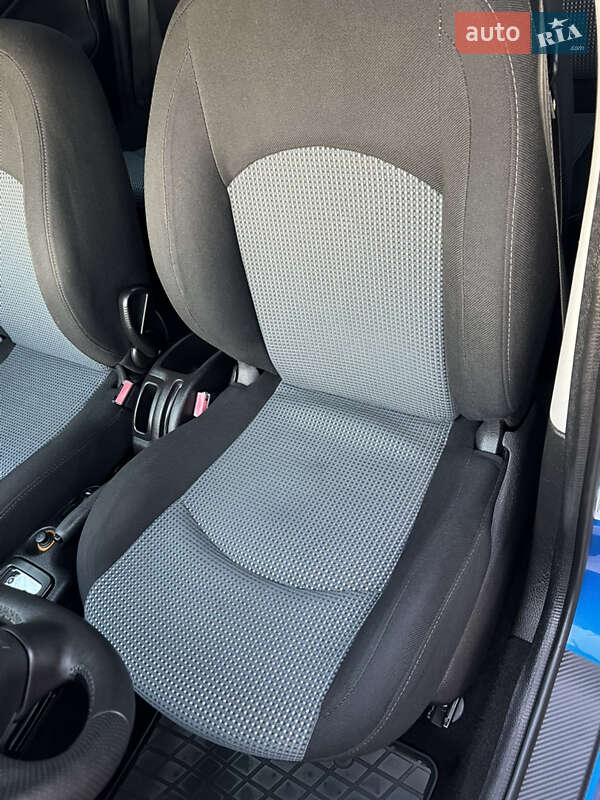 Хэтчбек Peugeot 206 2004 в Киеве фото 54 Хэтчбек Peugeot 206 2004 в Киеве