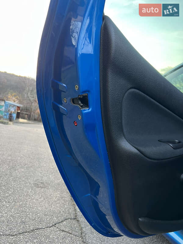 Хэтчбек Peugeot 206 2004 в Киеве фото 70 Хэтчбек Peugeot 206 2004 в Киеве