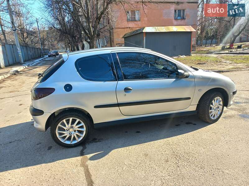 Хэтчбек Peugeot 206 2002 в Одессе