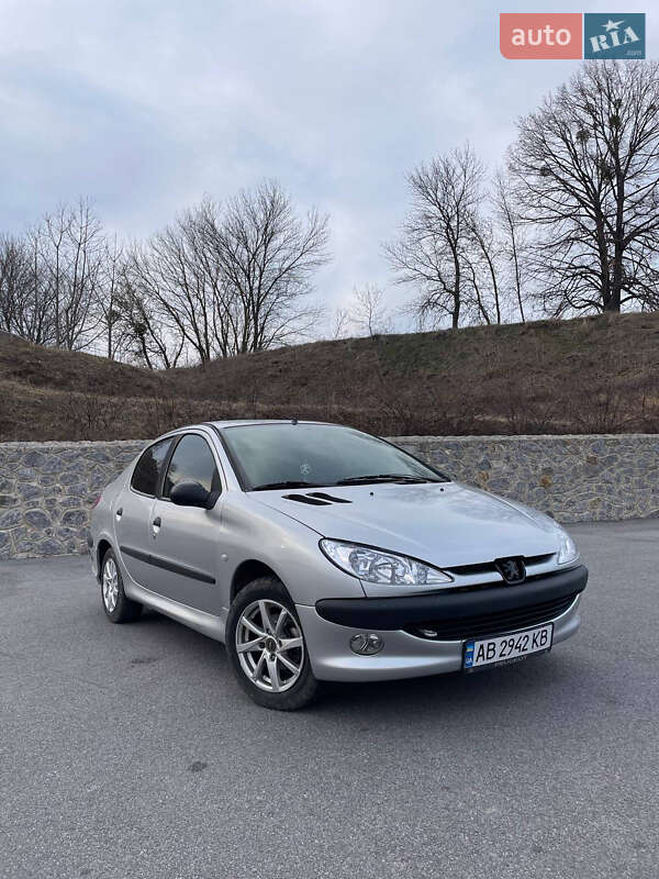 Седан Peugeot 206 2007 в Карловке