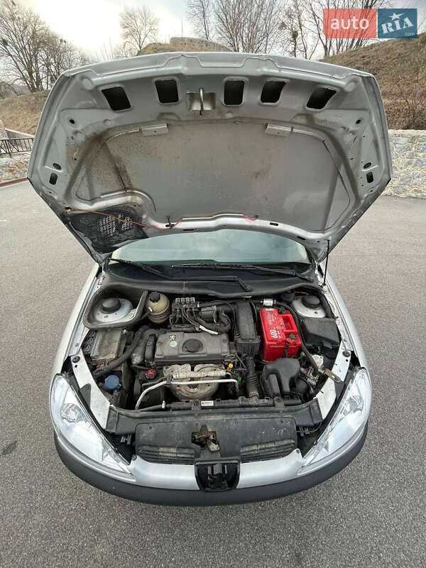 Седан Peugeot 206 2007 в Карловке