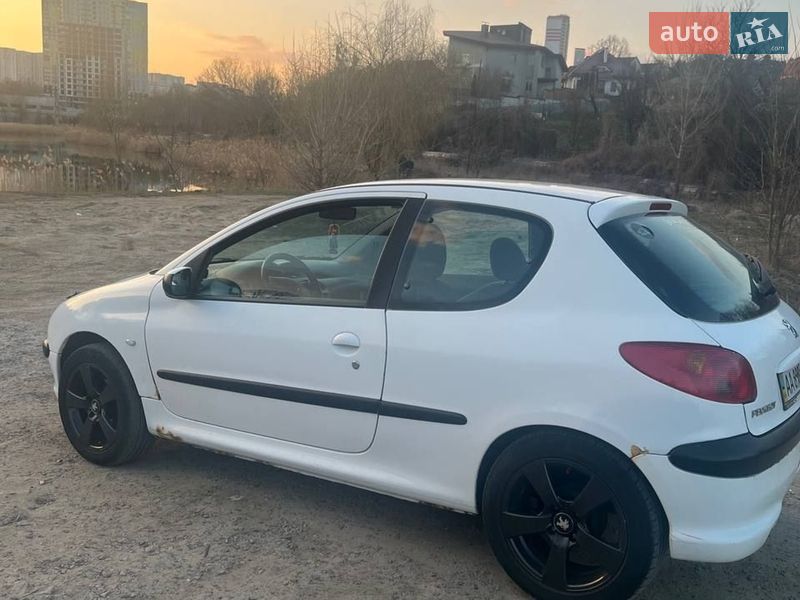 Хэтчбек Peugeot 206 2004 в Киеве фото 2 Хэтчбек Peugeot 206 2004 в Киеве