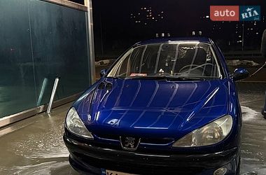Хэтчбек Peugeot 206 2003 в Киеве