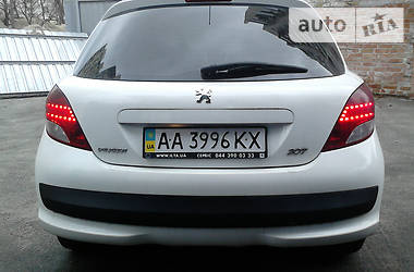 Хэтчбек Peugeot 207 2011 в Киеве