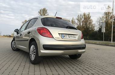 Хэтчбек Peugeot 207 2007 в Ивано-Франковске