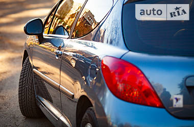 Хетчбек Peugeot 207 2006 в 