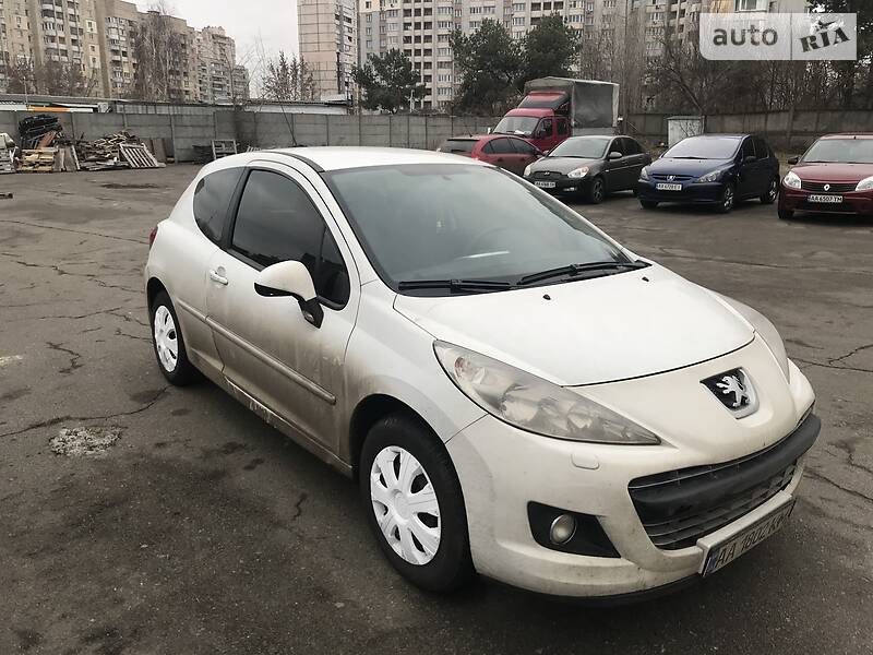 Хэтчбек Peugeot 207 2011 в Киеве