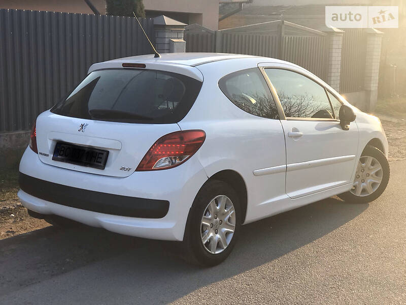 Хэтчбек Peugeot 207 2011 в Львове