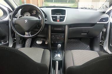 Хетчбек Peugeot 207 2010 в 