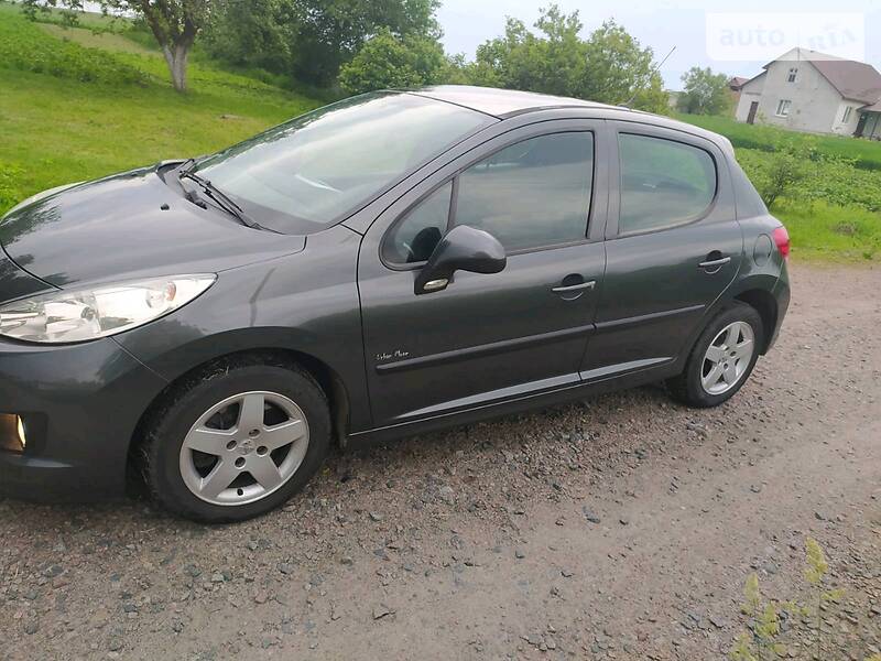 Хетчбек Peugeot 207 2010 в Києві