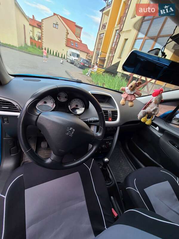 Хэтчбек Peugeot 207 2011 в Черновцах