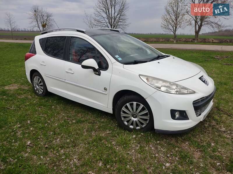 Универсал Peugeot 207 2010 в Пирятине