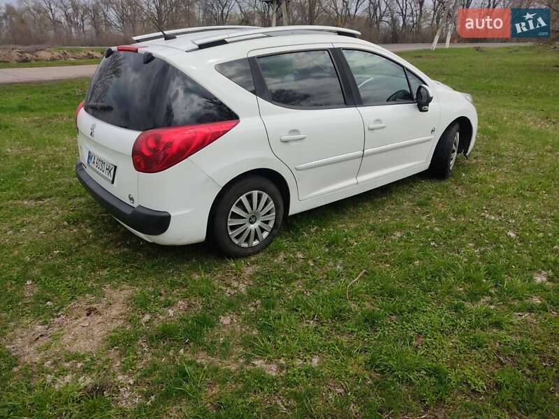 Универсал Peugeot 207 2010 в Пирятине