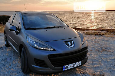 Хэтчбек Peugeot 207 2010 в Черновцах