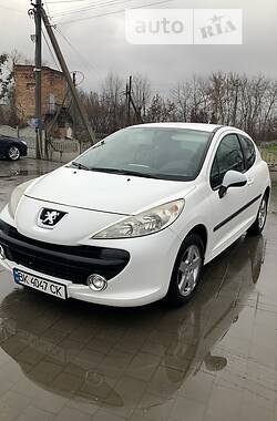 Хэтчбек Peugeot 207 2009 в Остроге