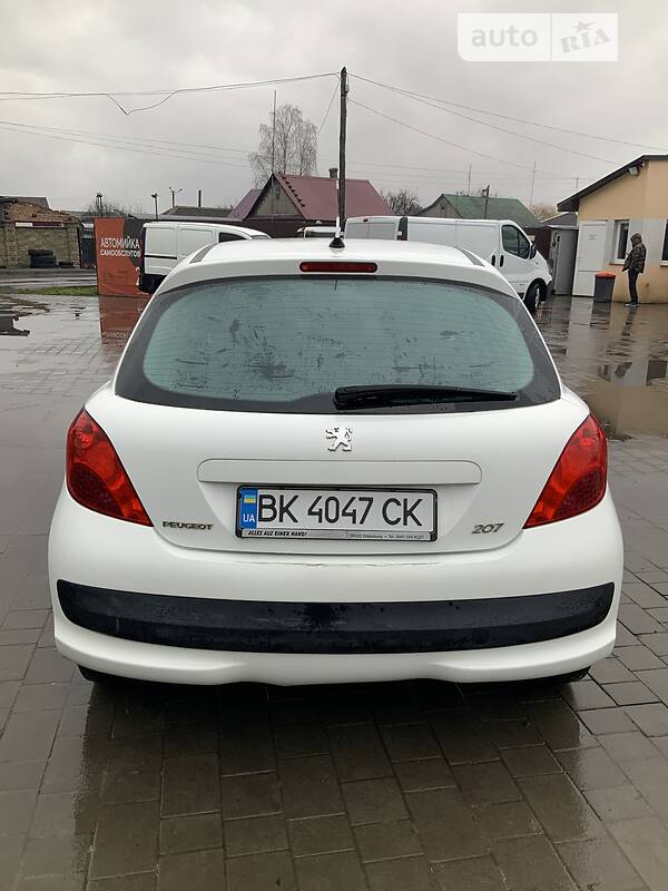 Хетчбек Peugeot 207 2009 в Острозі