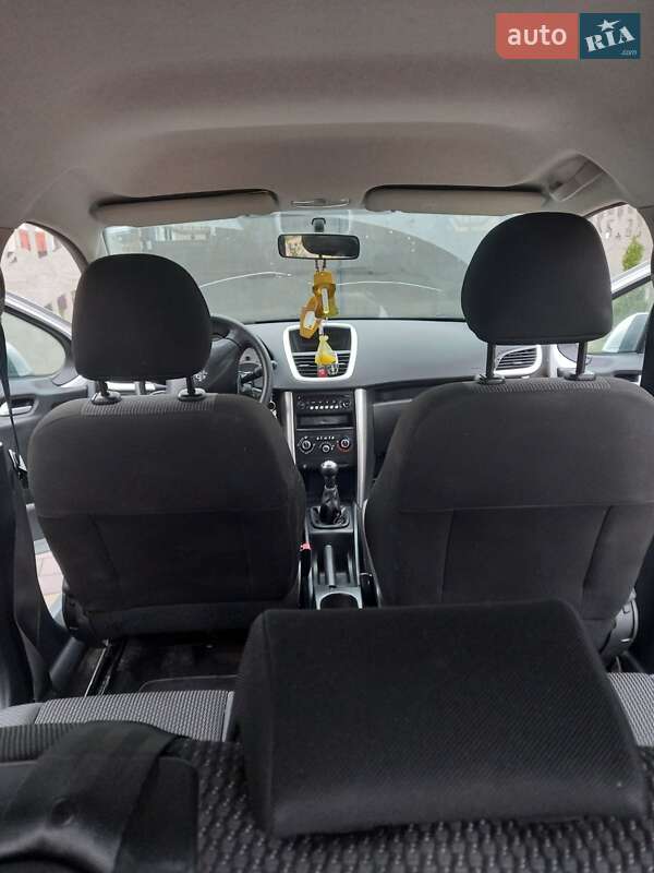 Універсал Peugeot 207 2010 в Бурштині