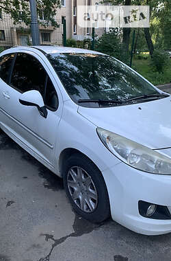 Хэтчбек Peugeot 207 2011 в Киеве