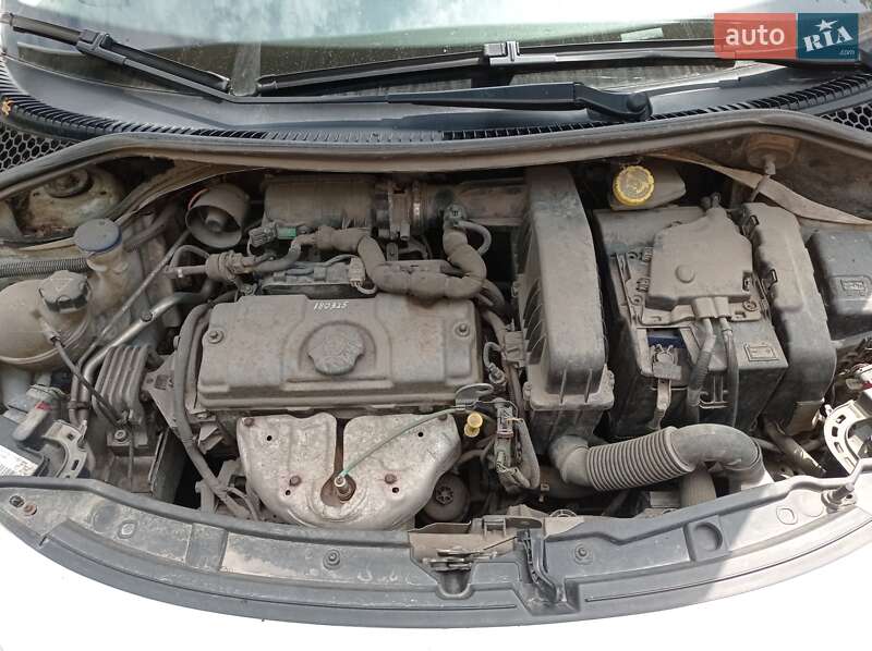 Хетчбек Peugeot 207 2011 в Хмельницькому