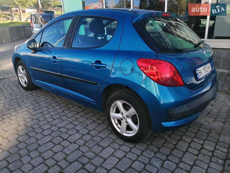 Хетчбек Peugeot 207 2008 в Рівному