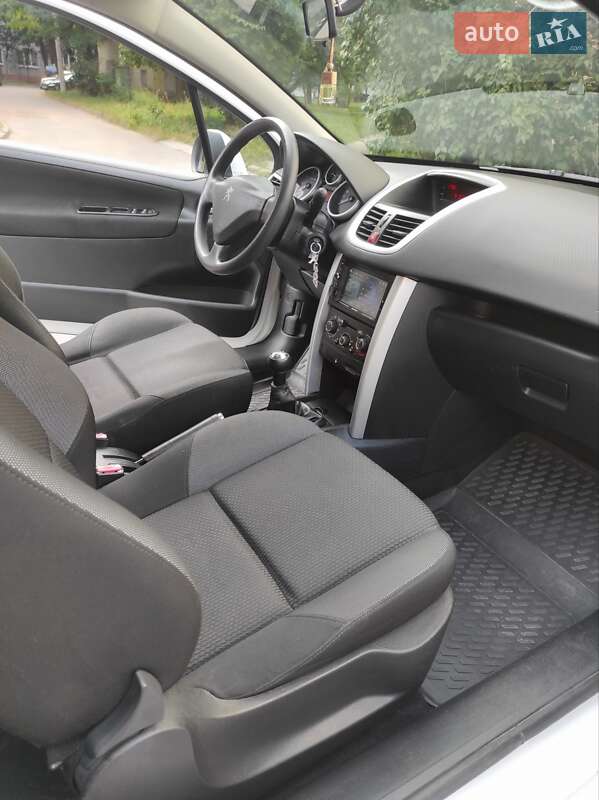 Хэтчбек Peugeot 207 2012 в Львове
