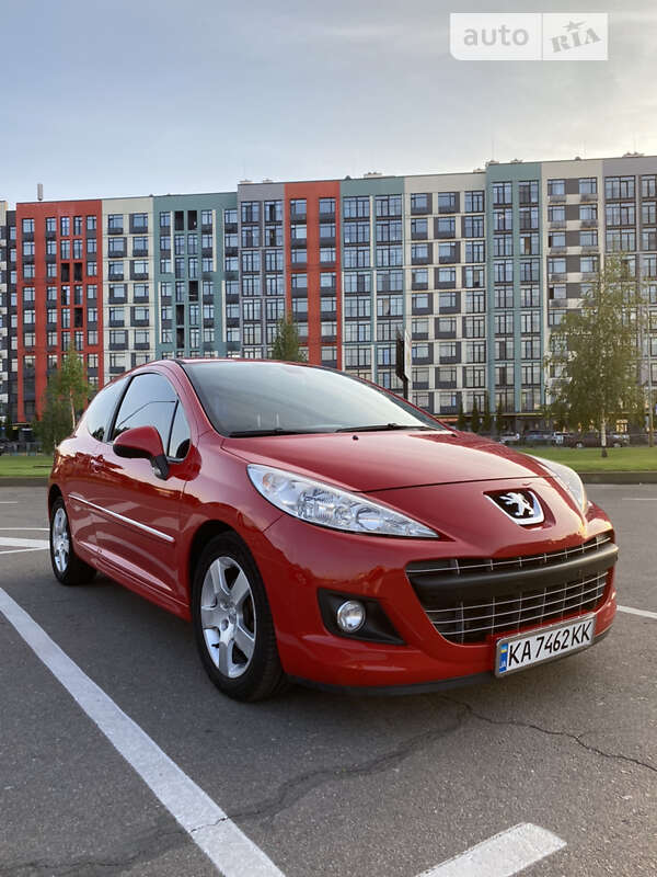 Хэтчбек Peugeot 207 2011 в 