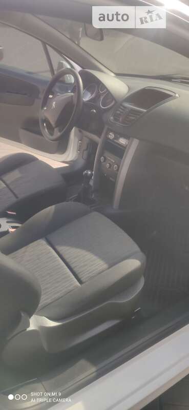 Хетчбек Peugeot 207 2010 в Запоріжжі