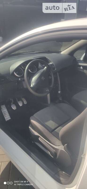 Хетчбек Peugeot 207 2010 в Запоріжжі
