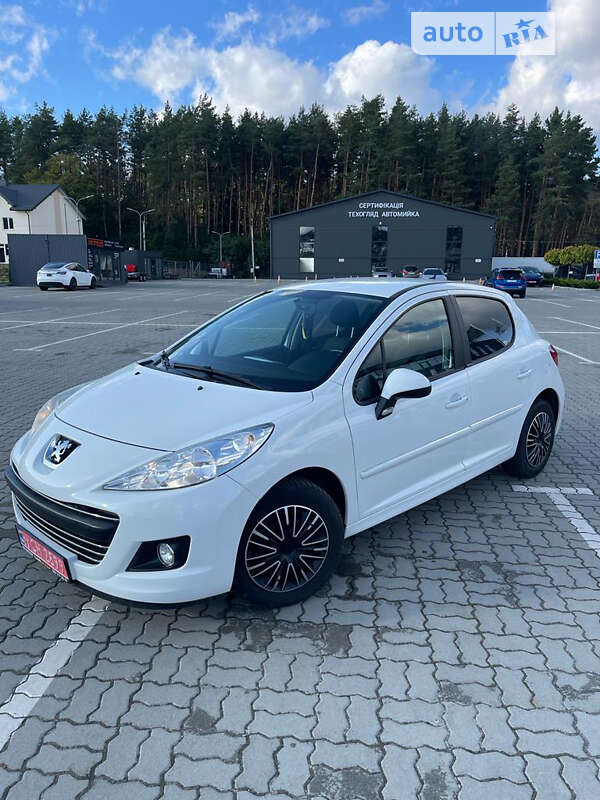 Хетчбек Peugeot 207 2010 в Львові