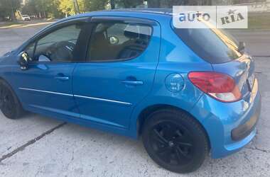 Хэтчбек Peugeot 207 2011 в 