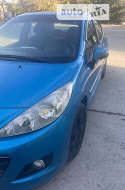 Хэтчбек Peugeot 207 2011 в 