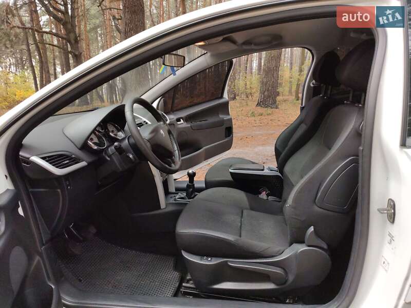 Хетчбек Peugeot 207 2011 в Києві