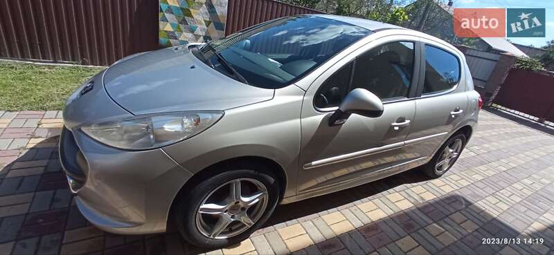 Хэтчбек Peugeot 207 2008 в Буче