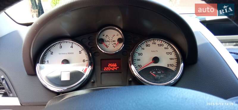 Хэтчбек Peugeot 207 2008 в Буче
