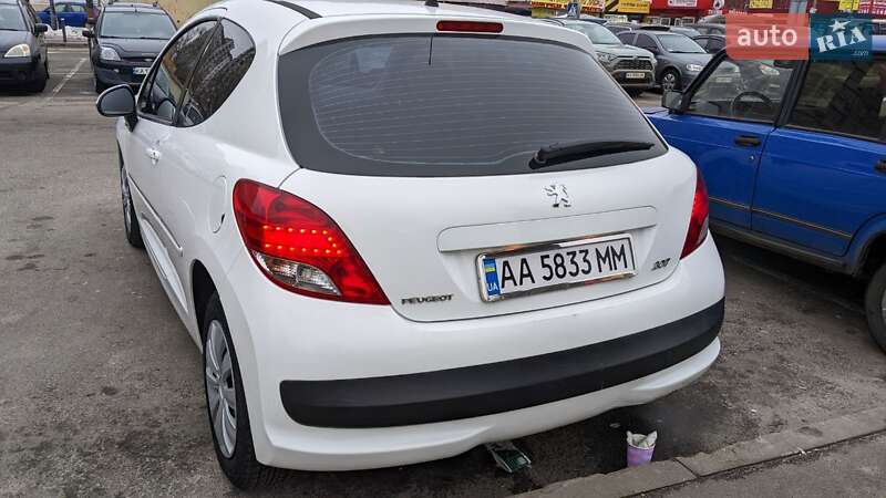 Peugeot 207 2011