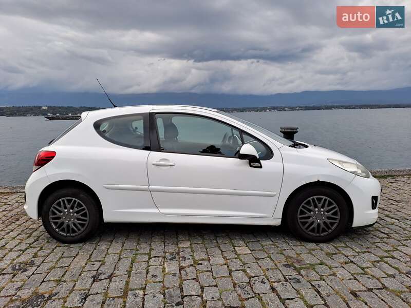 Хетчбек Peugeot 207 2011 в Києві