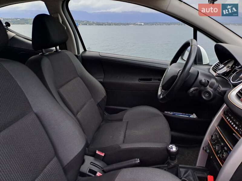 Хетчбек Peugeot 207 2011 в Києві