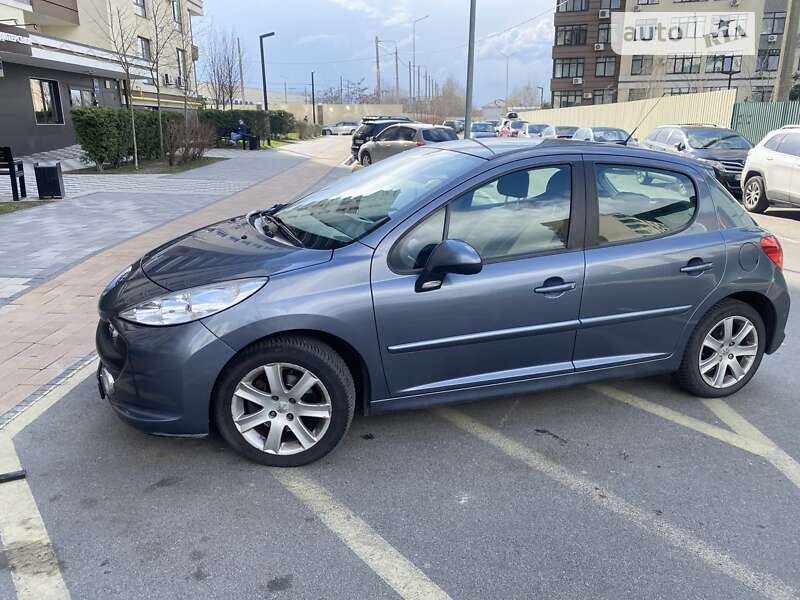 Хэтчбек Peugeot 207 2007 в Киеве