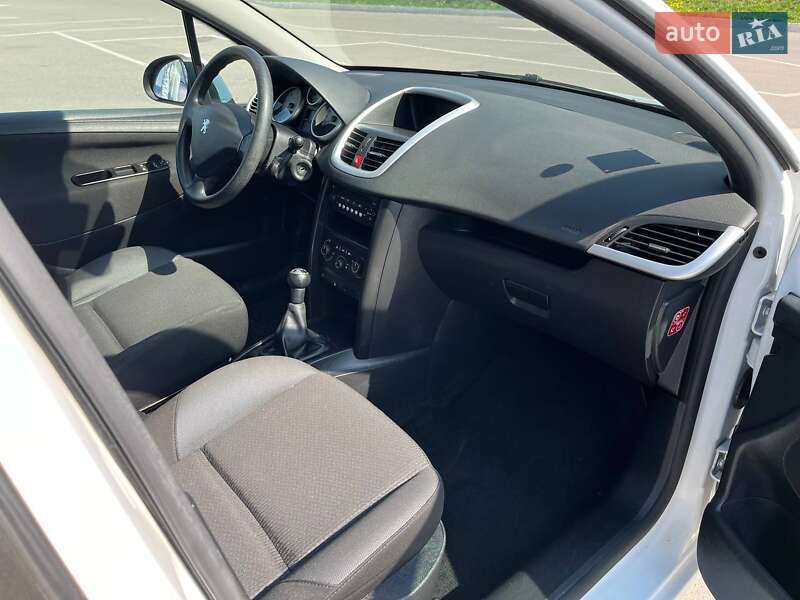 Універсал Peugeot 207 2010 в Вінниці